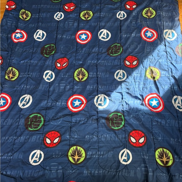 Marvel Heroes Comforter - Black, Green, Red, Blue - Picture 2 of 3